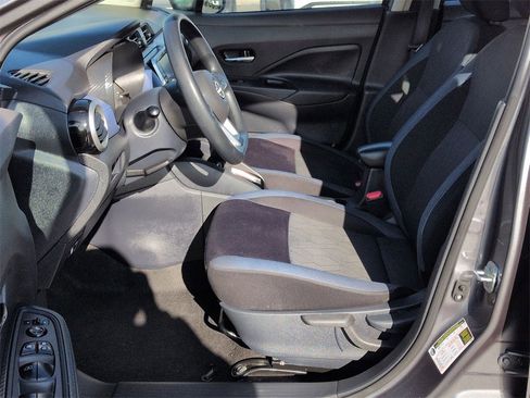Used 2023 Nissan Versa SV image 14