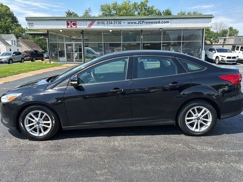 Used 2017 Ford Focus SE FWD image 8