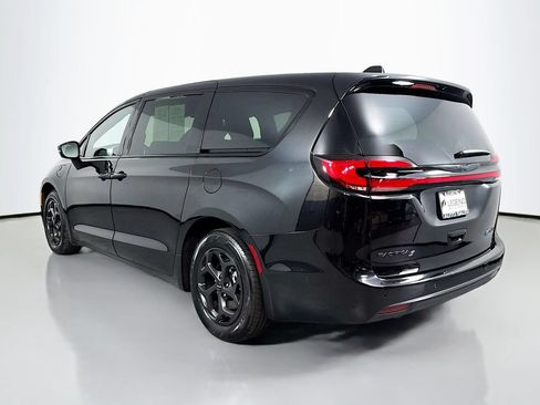 Used 2022 Chrysler Pacifica Limited w/ S Appearance Package FWD image 7