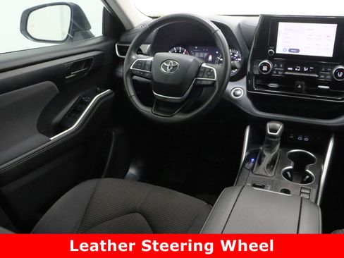 Used 2024 Toyota Highlander LE image 31