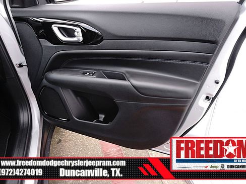 New 2026 Jeep Compass Latitude image 41