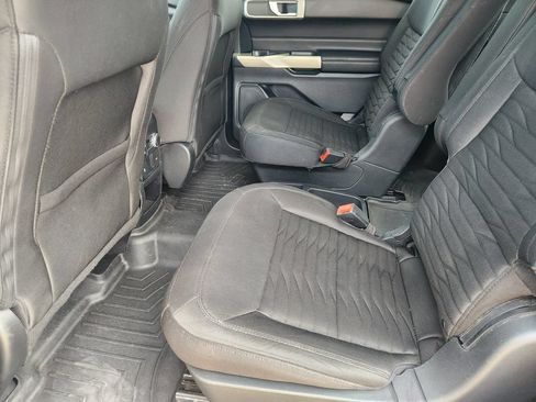 Used 2021 Ford Explorer XLT RWD image 28