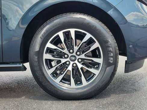 Certified 2025 Ford Expedition Max Platinum AWD/4WD image 9