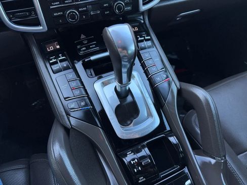 Used 2016 Porsche Cayenne AWD/4WD image 18