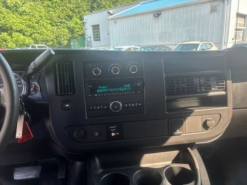 Used 2017 Chevrolet Express 2500 RWD image 15