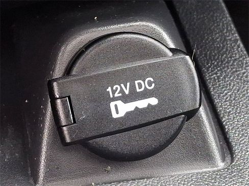 Used 2014 Dodge Challenger SXT image 23