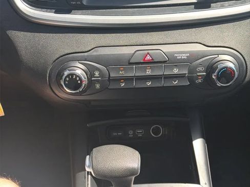 Used 2020 Kia Sorento FWD V6 image 14