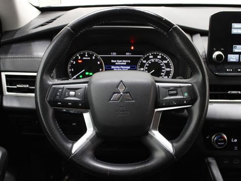 Used 2022 Mitsubishi Outlander SE image 26