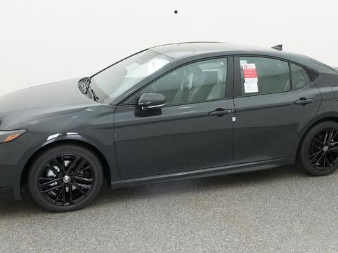 New 2026 Toyota Camry SE FWD image 5