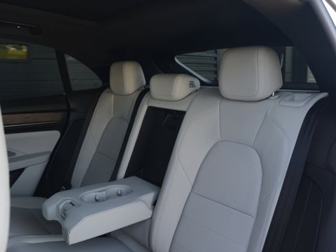 Certified 2025 Porsche Macan 4S Electric AWD/4WD image 30