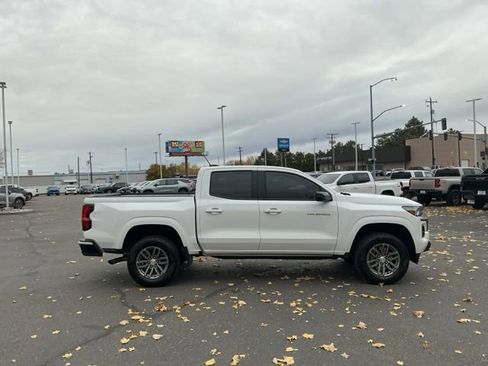 Used 2024 Chevrolet Colorado LT image 2