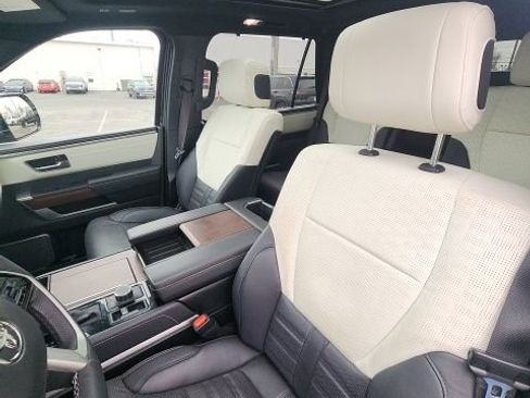 Used 2025 Toyota Sequoia Capstone image 10