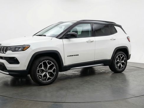 Used 2025 Jeep Compass Limited AWD/4WD image 3