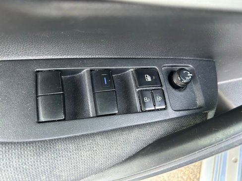 Used 2020 Toyota Corolla LE FWD image 17