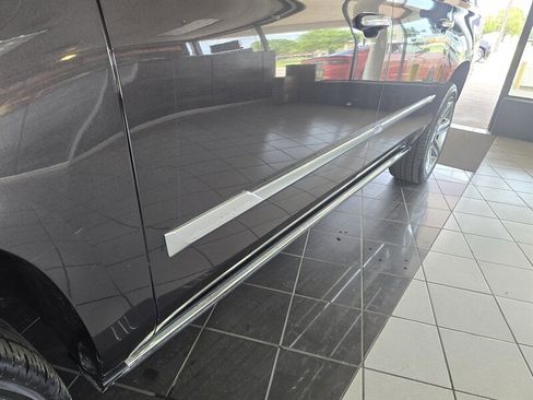 Used 2017 Cadillac Escalade ESV Premium Luxury image 36