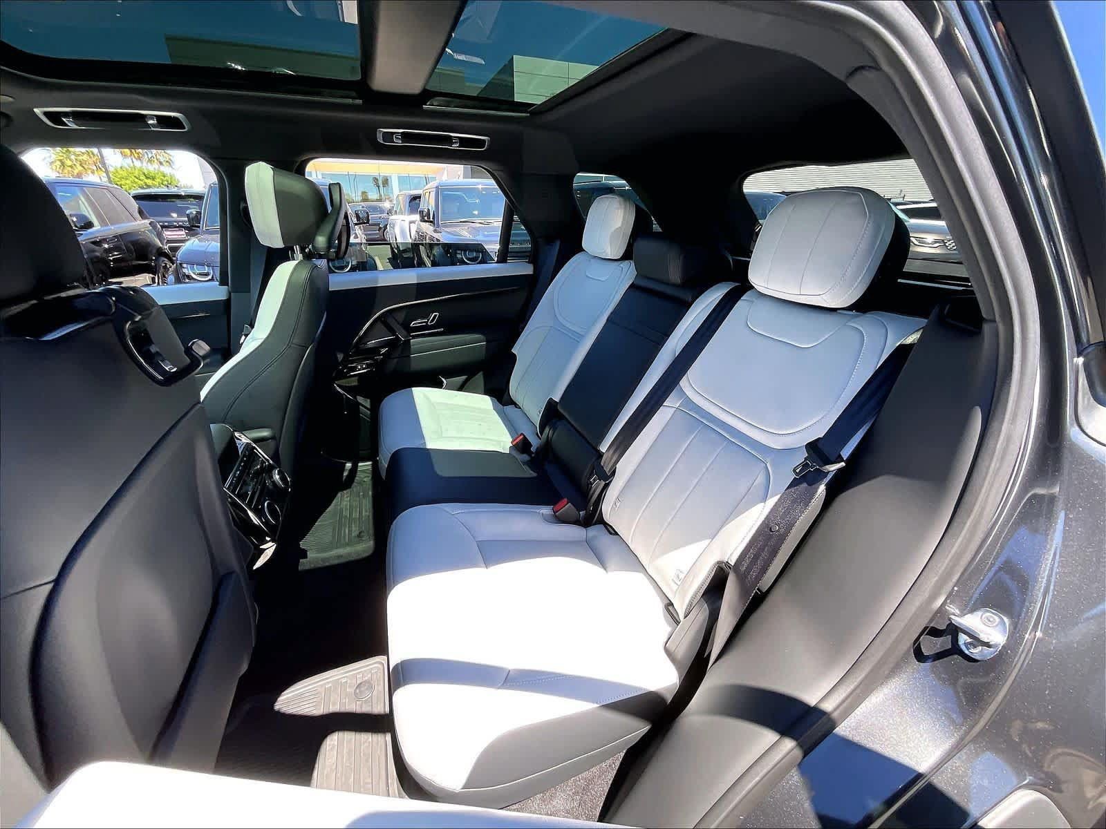 New 2026 Land Rover Range Rover Sport Dynamic SE AWD/4WD image 12