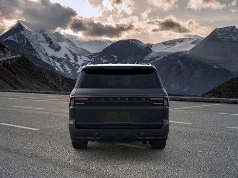 New 2026 Lincoln Navigator Reserve w/ Jet Appearance Package image 5