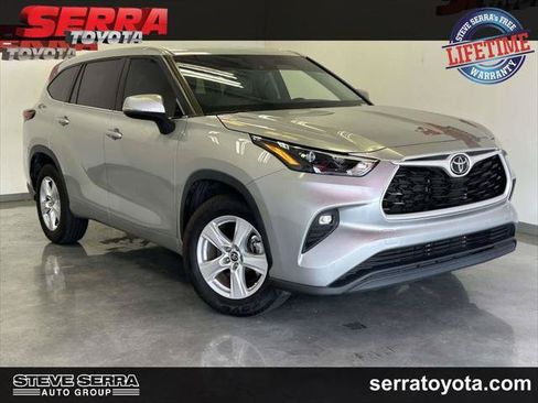 Certified 2024 Toyota Highlander LE FWD image 1