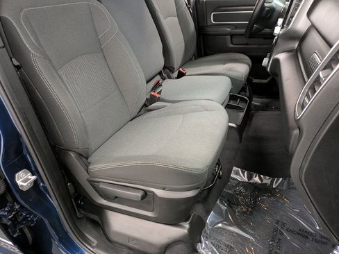 Used 2024 RAM 2500 Big Horn w/ Sport Appearance Package image 28