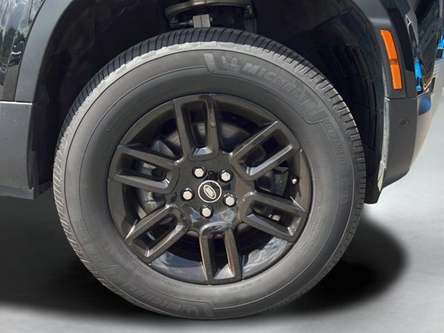 Used 2025 Land Rover Defender 110 S AWD/4WD image 10