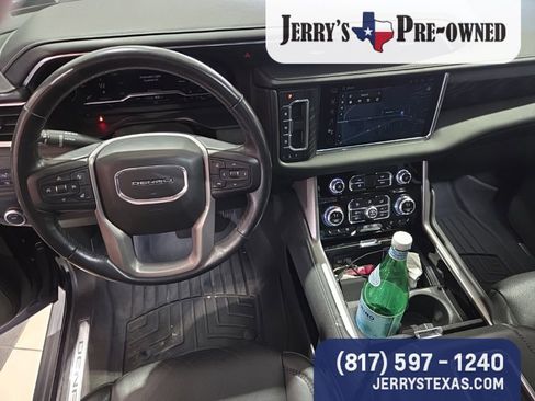 Used 2022 GMC Yukon XL Denali image 9