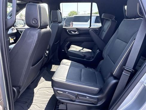 Certified 2023 GMC Yukon SLT w/ SLT Luxury Package AWD/4WD image 26