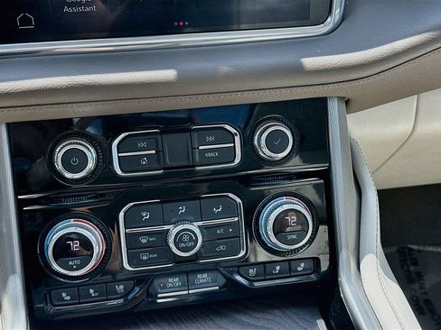 Used 2022 GMC Yukon XL Denali w/ Advanced Technology Package AWD/4WD image 17