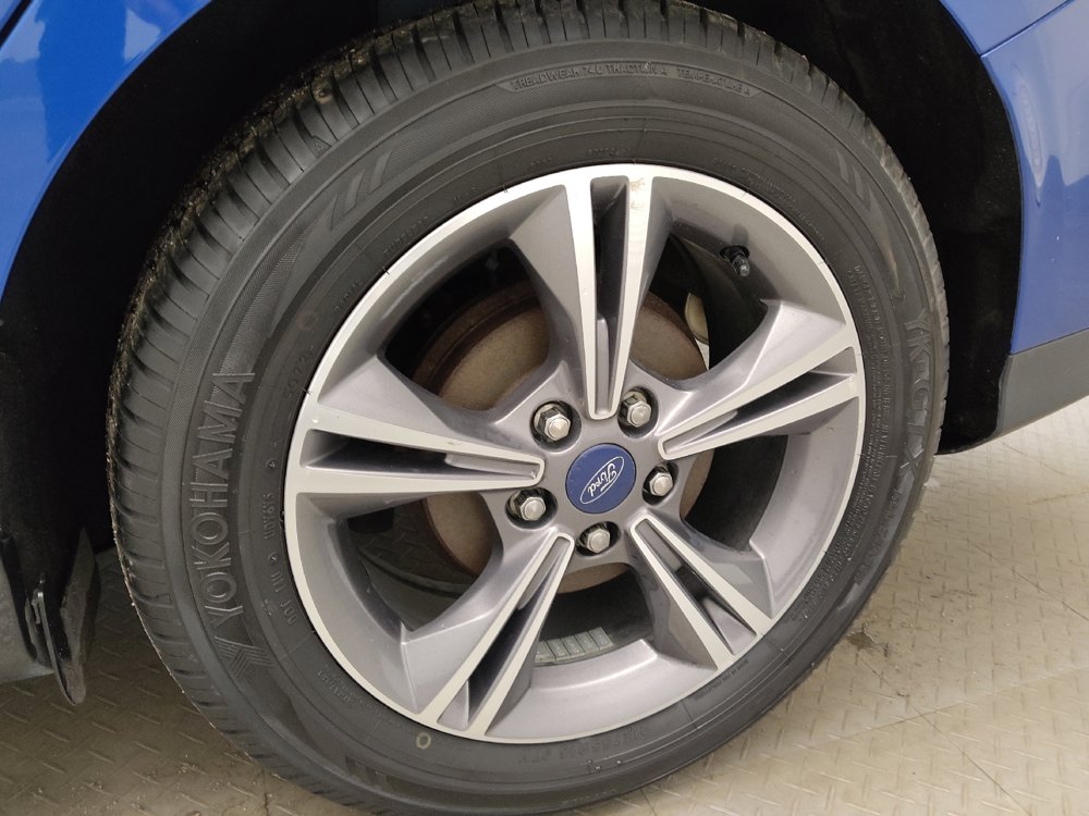Used 2018 Ford Focus SE w/ SE Appearance Package FWD image 31