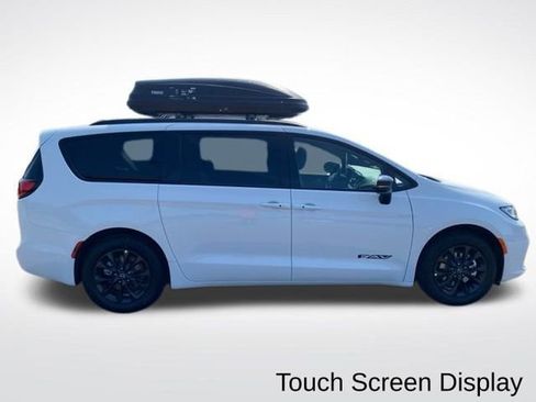 New 2025 Chrysler Pacifica Select w/ Fav Edition Package image 6