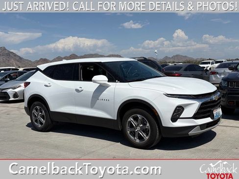 Used 2025 Chevrolet Blazer LT FWD image 1