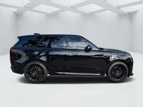 Used 2024 Land Rover Range Rover Sport image 2