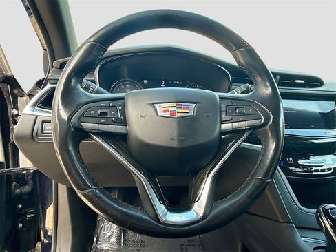 Used 2021 Cadillac XT6 Premium Luxury image 12