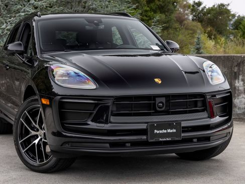 Certified 2026 Porsche Macan AWD/4WD image 9