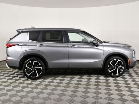 Used 2024 Mitsubishi Outlander AWD image 5
