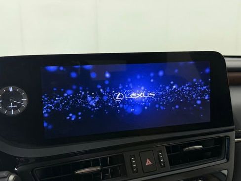 Certified 2023 Lexus ES 300h w/ Luxury Package image 18