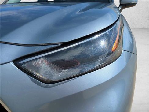 Used 2024 Toyota Highlander LE FWD image 8
