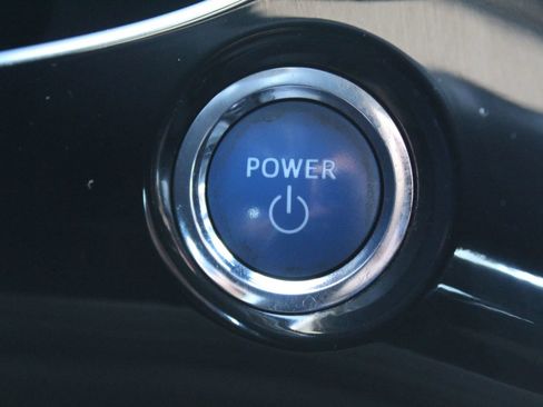 Used 2017 Toyota Prius Four FWD image 22