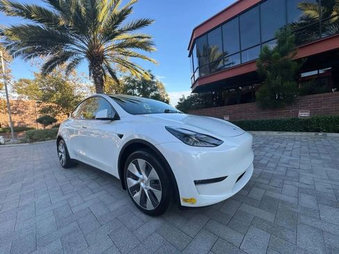 Used 2021 Tesla Model Y Long Range AWD/4WD image 3