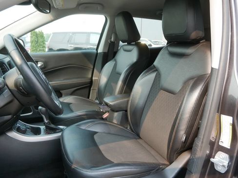 Used 2018 Jeep Compass Latitude w/ Popular Equipment Group AWD/4WD image 9
