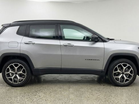 Used 2025 Jeep Compass Limited image 11