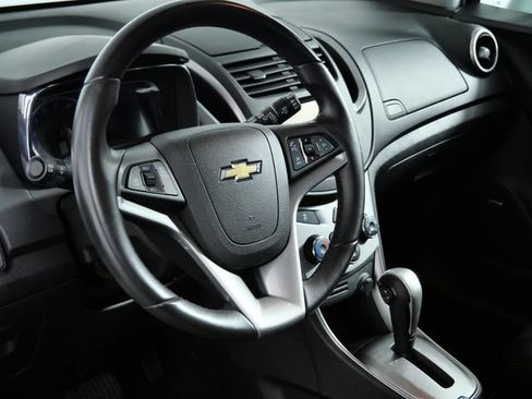 Used 2016 Chevrolet Trax LT w/ LT Sun and Sound Package AWD/4WD image 19