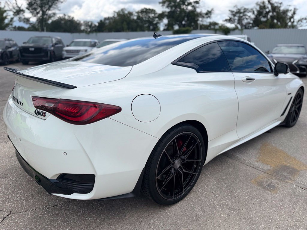 Used 2017 INFINITI Q60 Red Sport 400 AWD/4WD image 6