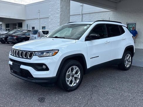Used 2025 Jeep Compass Latitude w/ Sun & Sound Group AWD/4WD image 24