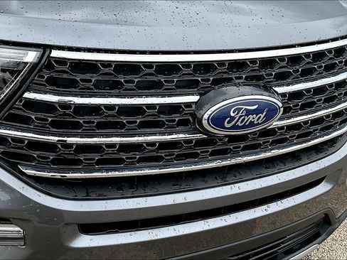 Used 2022 Ford Explorer XLT w/ Equipment Group 202A image 32