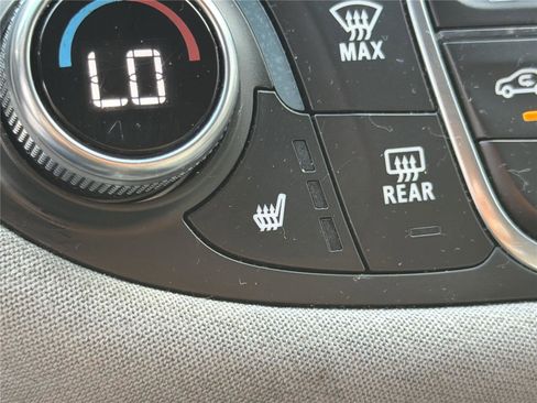 Used 2022 Chevrolet Malibu LT FWD image 29