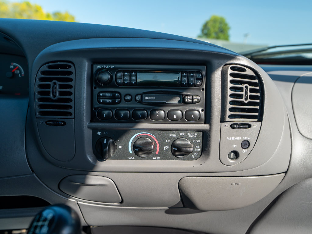 Used 2004 Ford F150 XL RWD image 14