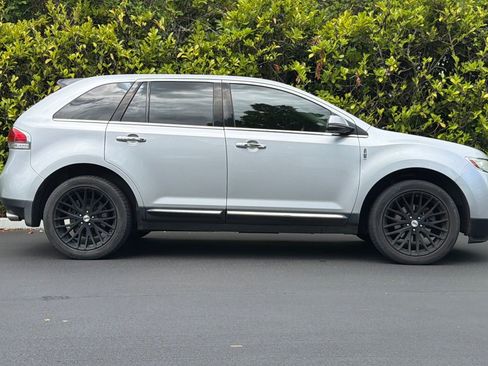 Used 2012 Lincoln MKX AWD image 3