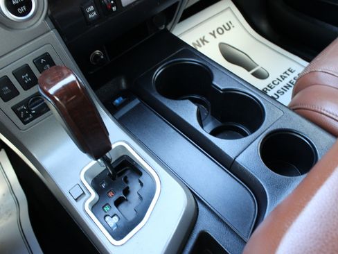 Used 2016 Toyota Sequoia Platinum image 39