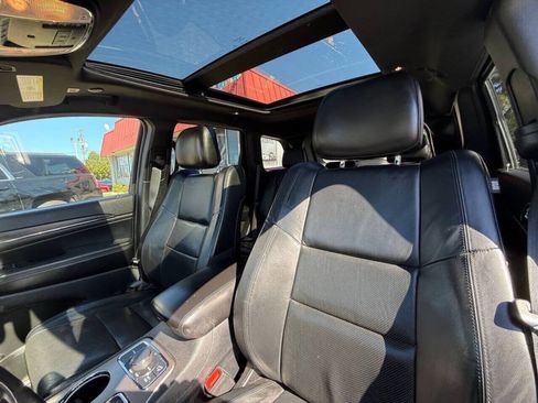 Used 2019 Jeep Grand Cherokee Limited w/ Luxury Group II image 14