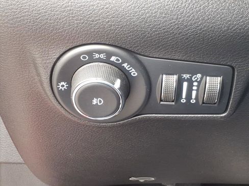 Used 2023 Jeep Compass Limited image 21